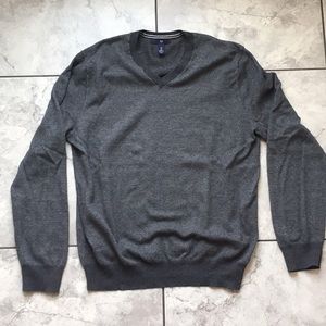 Men’s V-neck sweater